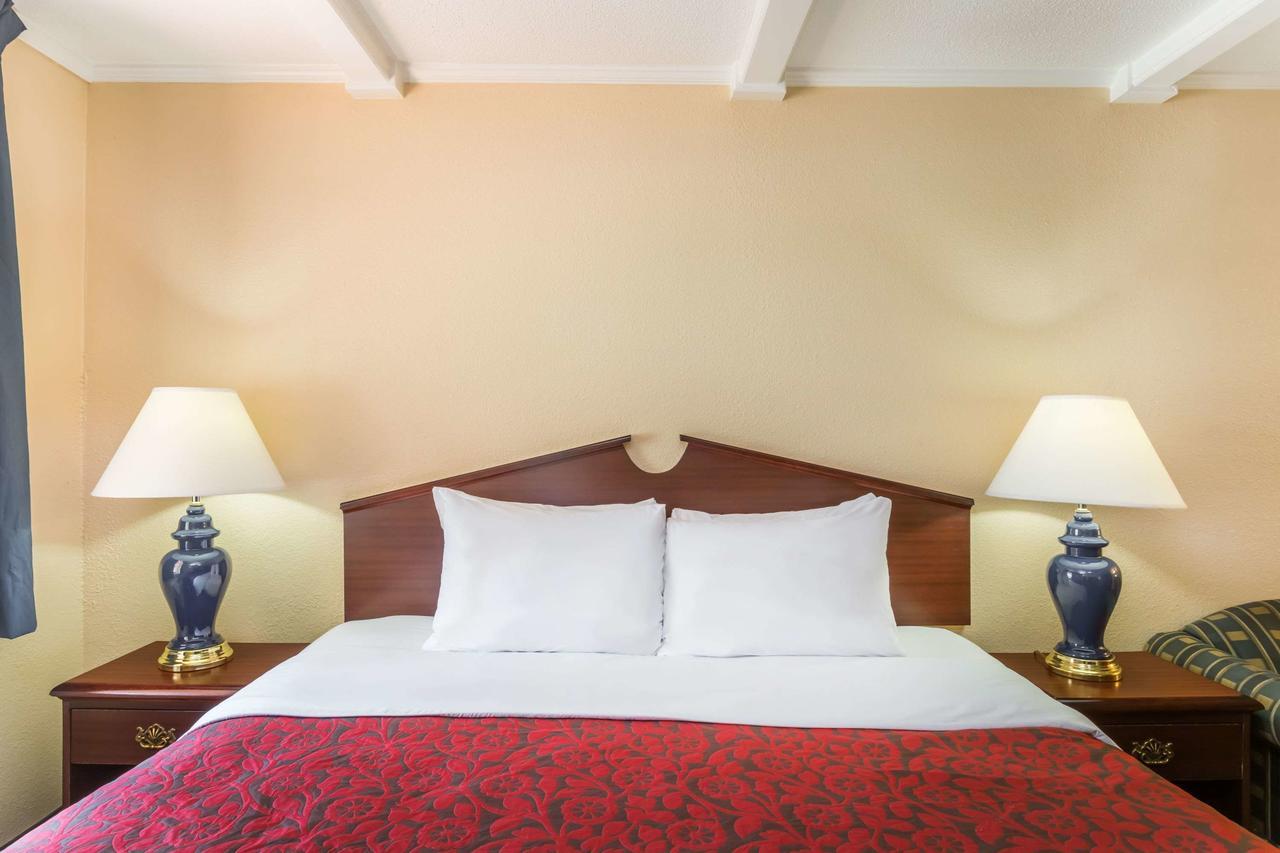 Days Inn By Wyndham Jane Lew Weston Area Zewnętrze zdjęcie